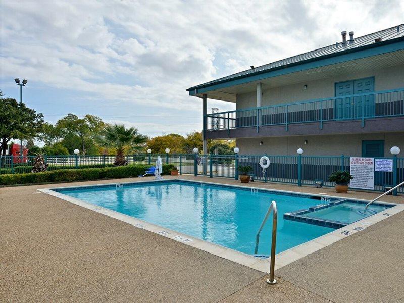 Americas Best Value Inn Fort Worth Extérieur photo