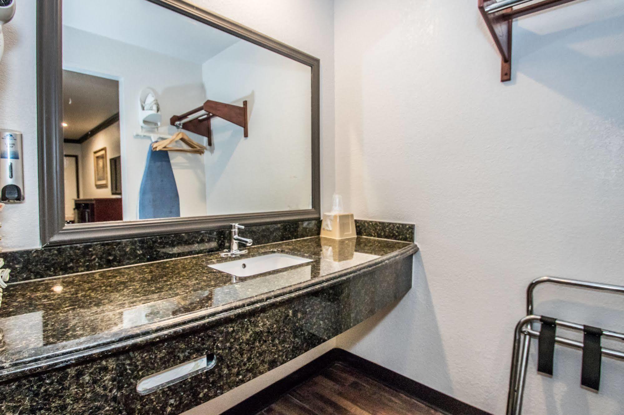 Americas Best Value Inn Fort Worth Extérieur photo