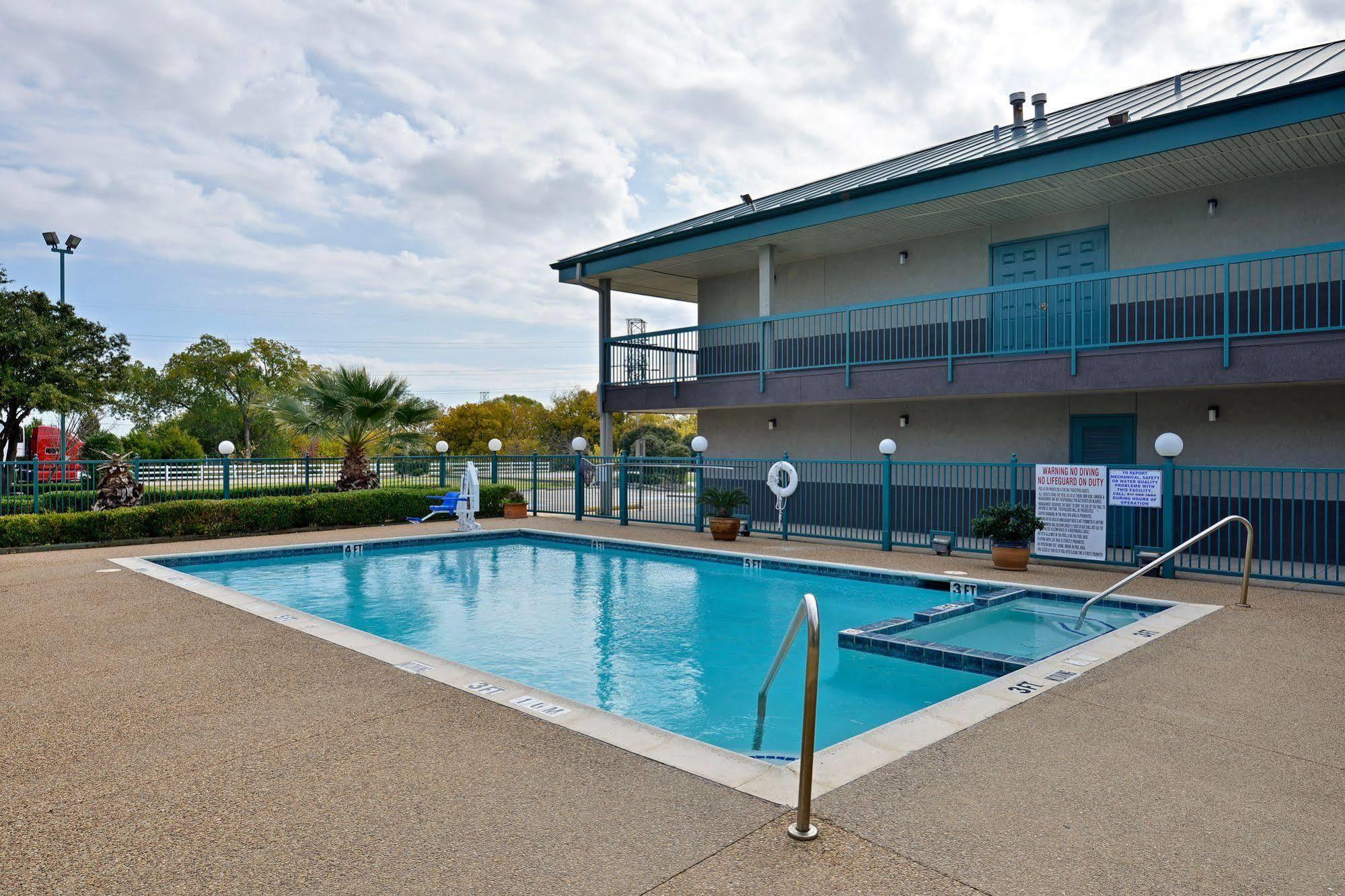 Americas Best Value Inn Fort Worth Extérieur photo