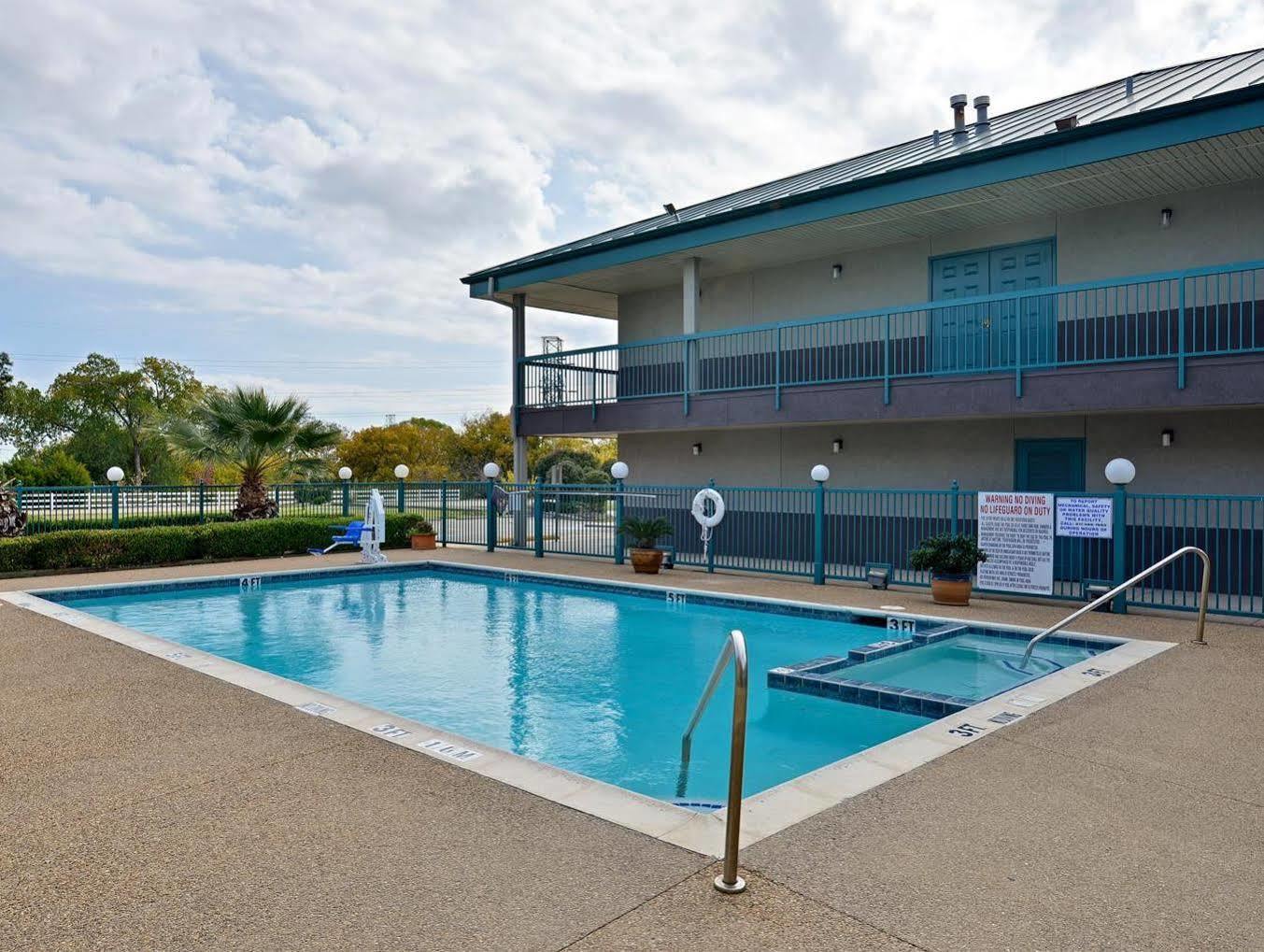 Americas Best Value Inn Fort Worth Extérieur photo